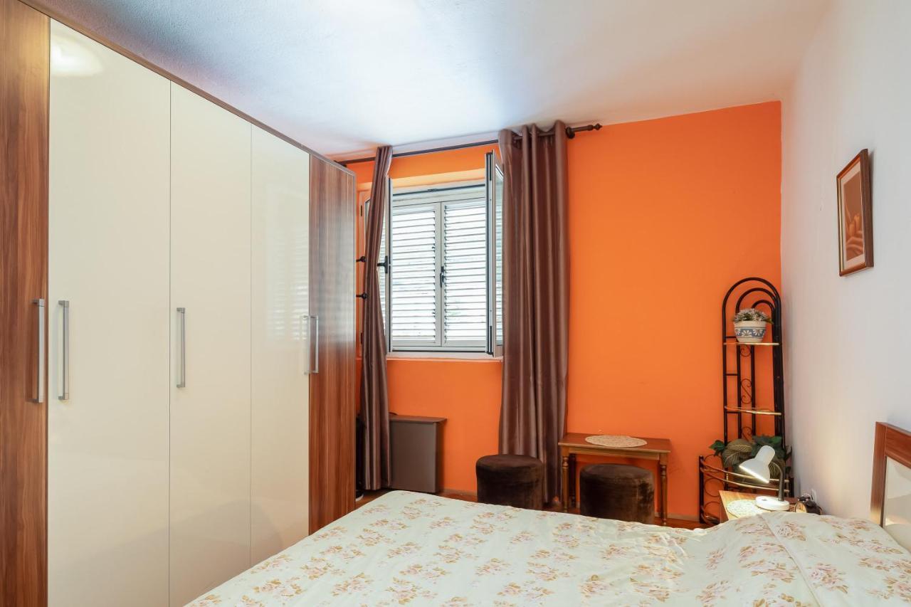 Edita - Apartment In Town Centre Makarska Kültér fotó